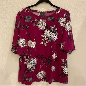 Sz M floral top wine colored